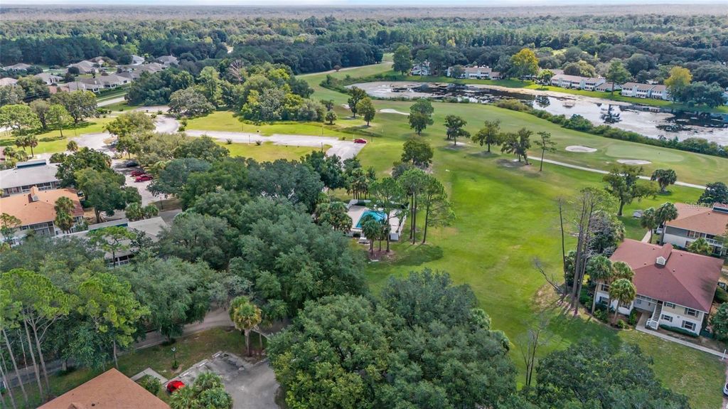 Image 26 of property listing at 8202 FAIRWAYS CIRCLE B202, Ocala, FL 34472