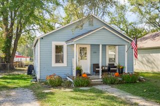 320 E 5th Street, Tonganoxie, KS 66086