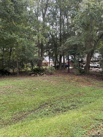 8013 Oakbrook Dr, Saint George, LA 70817