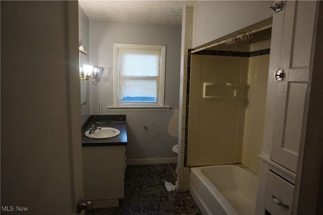 881 Stoner Street, Akron, OH 44320