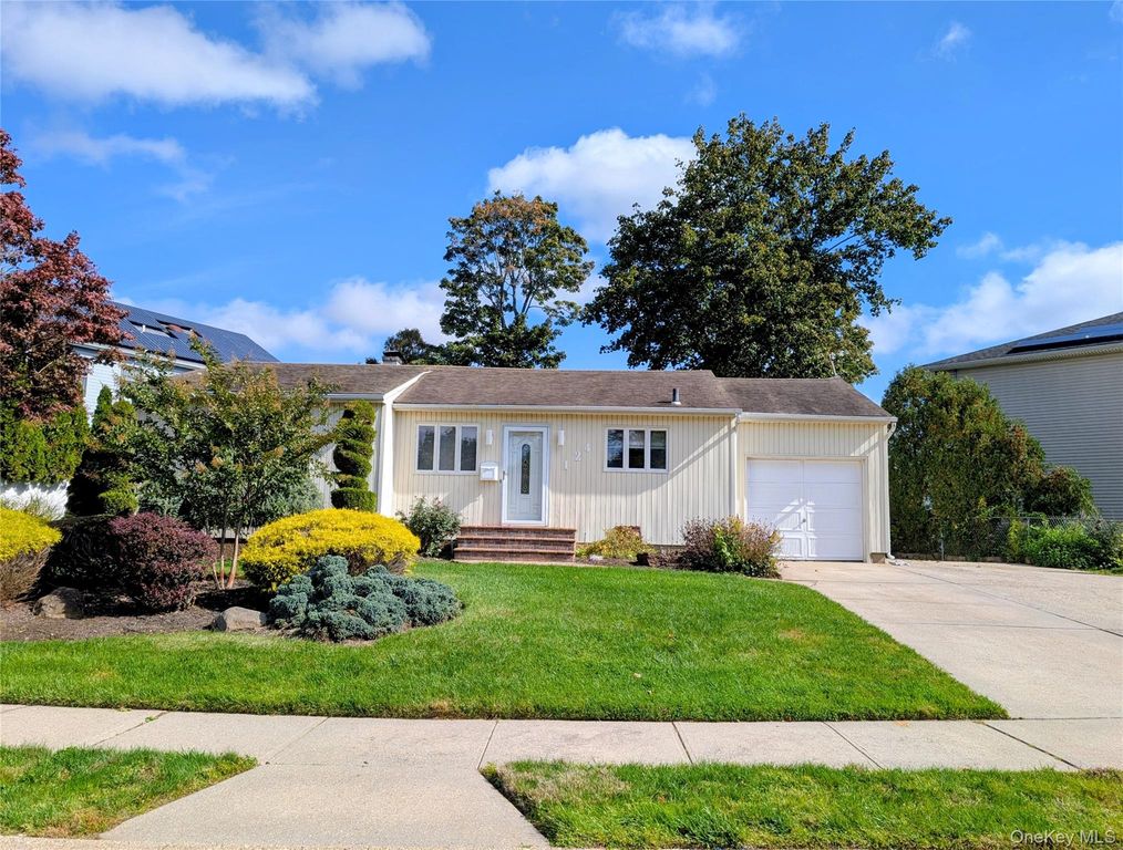124 Morton Boulevard, Plainview, NY 11803 — exterior
