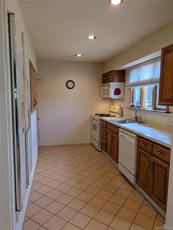 124 Morton Boulevard, Plainview, NY 11803 — photo 4