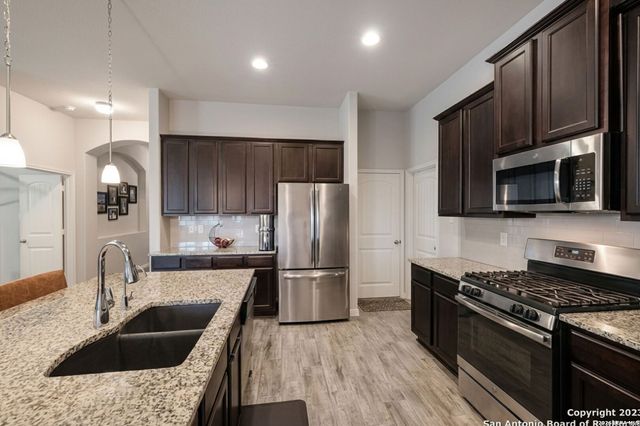 8909 Elizabeth Park, Converse, TX 78109