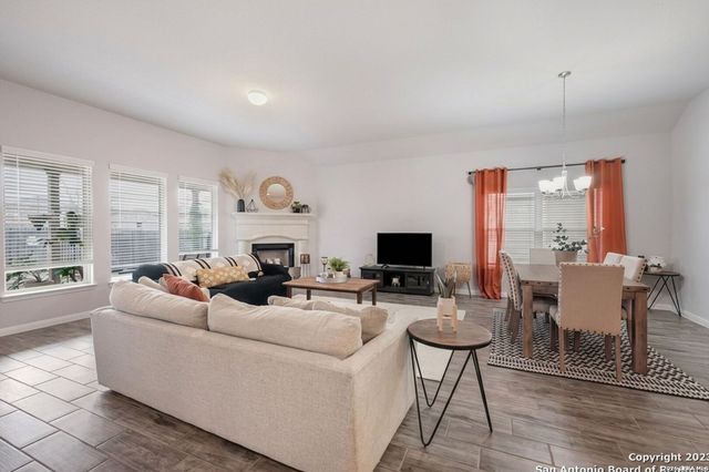 8909 Elizabeth Park, Converse, TX 78109
