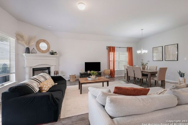 8909 Elizabeth Park, Converse, TX 78109
