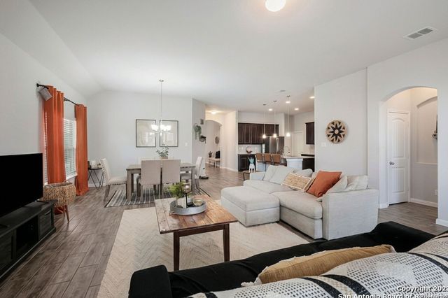 8909 Elizabeth Park, Converse, TX 78109