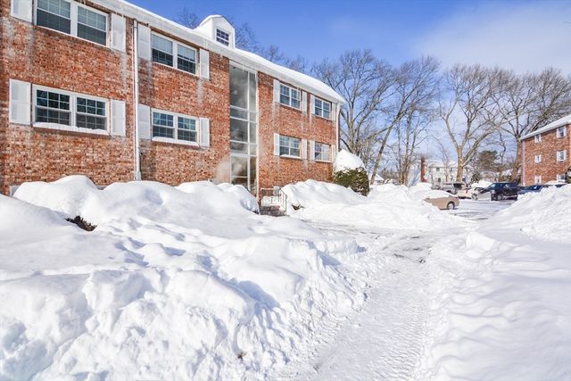 60 Edgelawn 1, North Andover, MA 01845