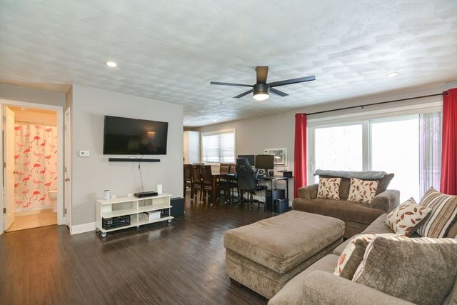 60 Edgelawn 1, North Andover, MA 01845