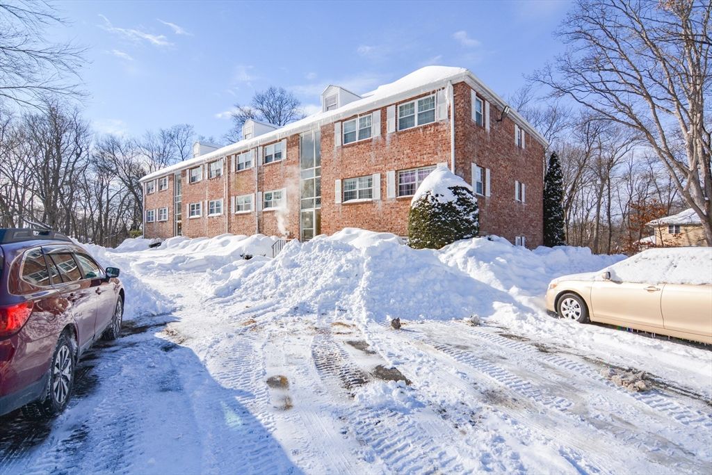 60 Edgelawn 1, North Andover, MA 01845