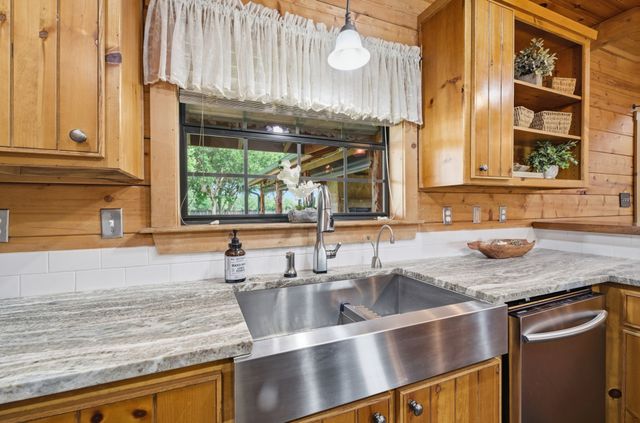 465 Emberson Ranch Road, Pilot Point, TX 76258
