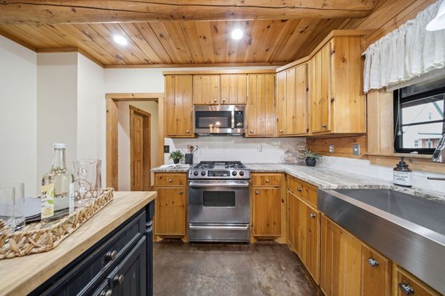 465 Emberson Ranch Road, Pilot Point, TX 76258