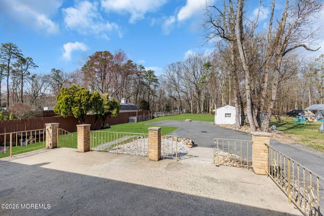 73 Maxim Road, Howell, NJ 07731