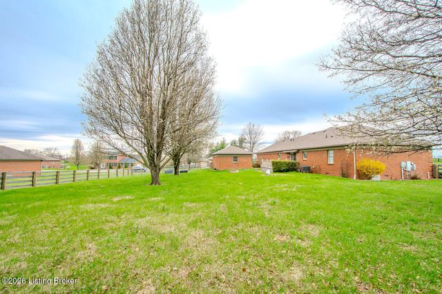 1001 Navajo Dr, Bardstown, KY 40004