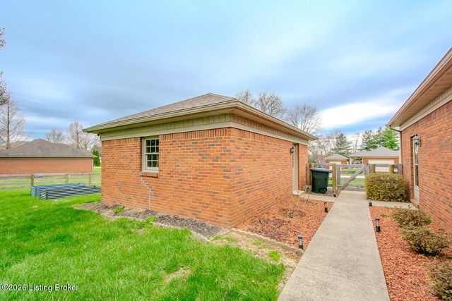 1001 Navajo Dr, Bardstown, KY 40004