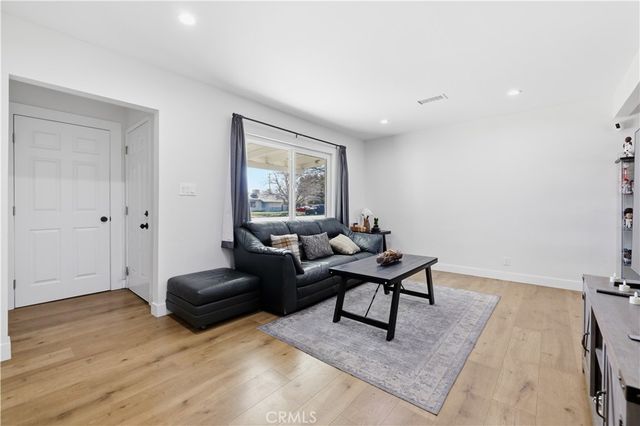 44335 Glenraven, Lancaster, CA 93535