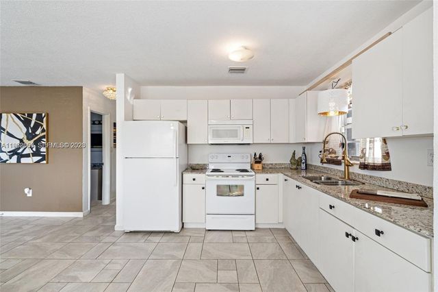 20615 NW 28th Ave, Miami Gardens, FL 33056