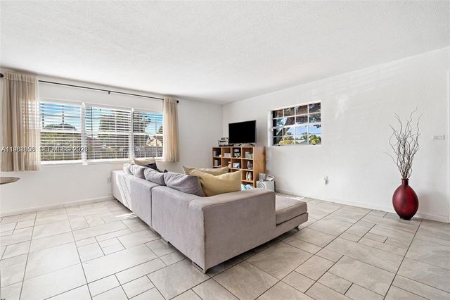 20615 NW 28th Ave, Miami Gardens, FL 33056