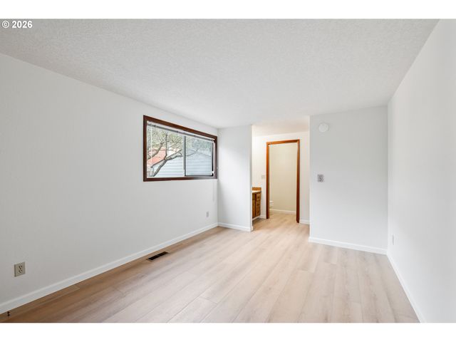 1205 HOLLY St, Kelso, WA 98626