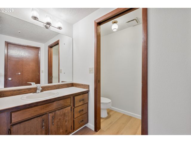 1205 HOLLY St, Kelso, WA 98626