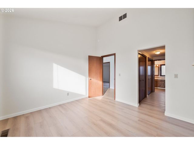 1205 HOLLY St, Kelso, WA 98626