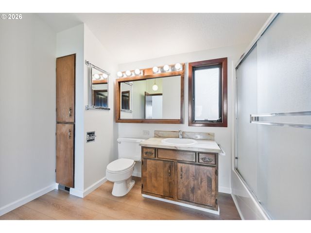 1205 HOLLY St, Kelso, WA 98626