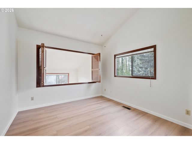 1205 HOLLY St, Kelso, WA 98626