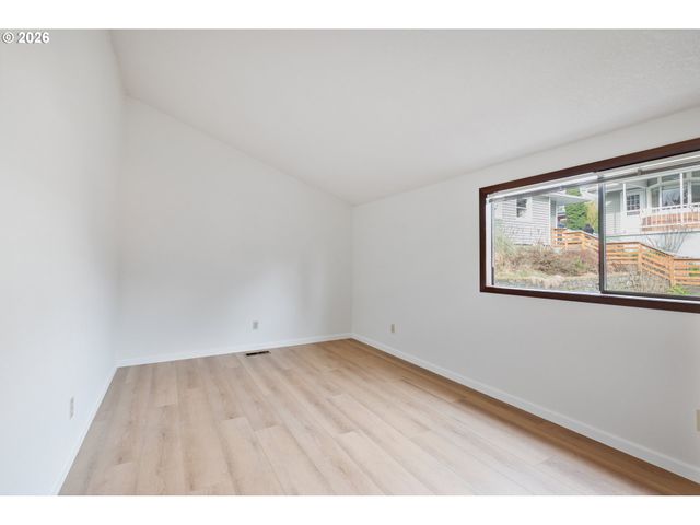 1205 HOLLY St, Kelso, WA 98626