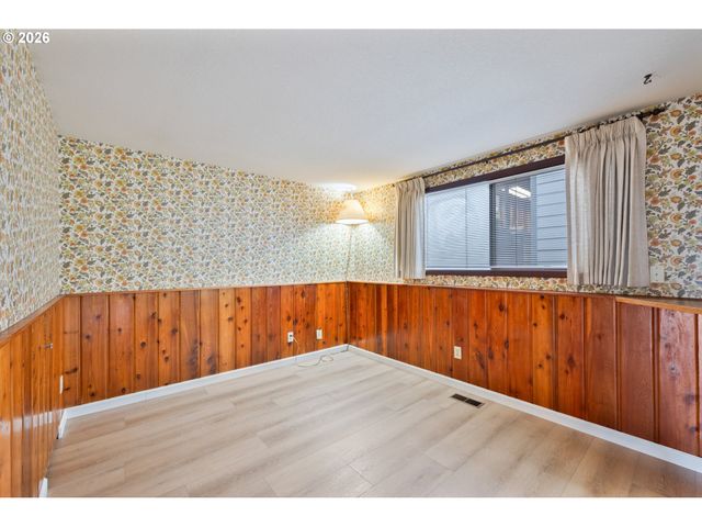 1205 HOLLY St, Kelso, WA 98626