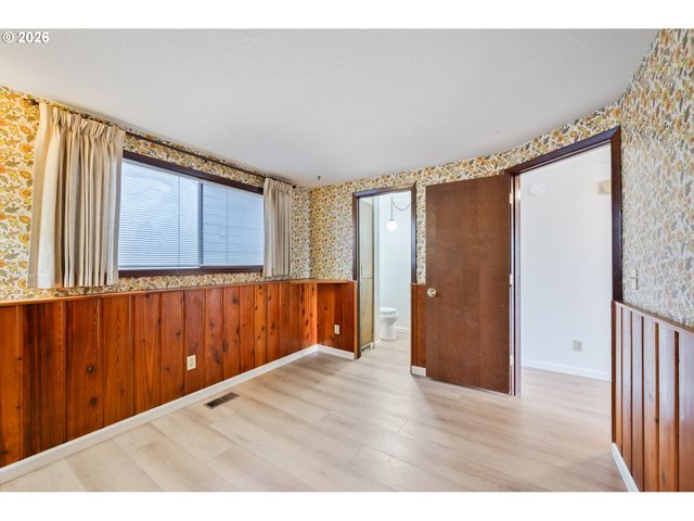 1205 HOLLY St, Kelso, WA 98626