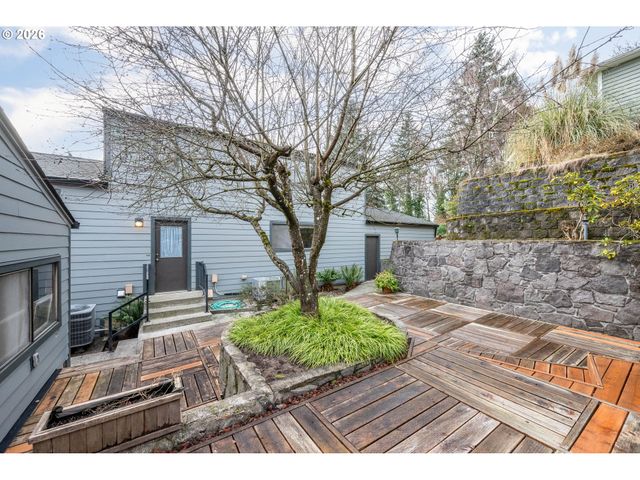 1205 HOLLY St, Kelso, WA 98626