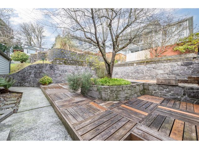 1205 HOLLY St, Kelso, WA 98626