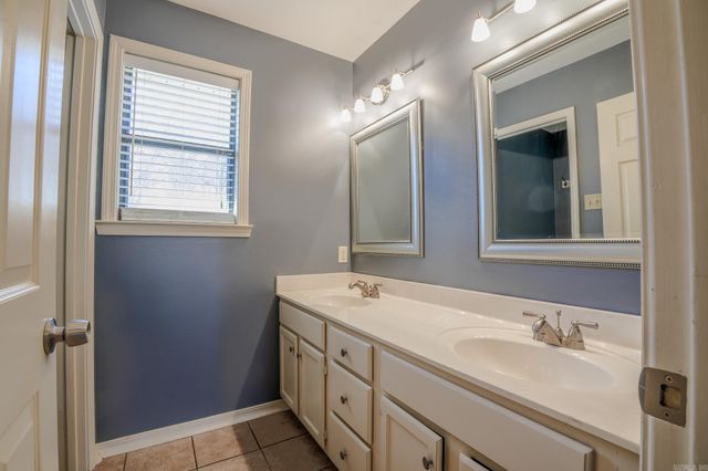 8 Wagon Wheel Court, Little Rock, AR 72211