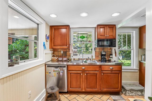 204 W THOMAS STREET, Tampa, FL 33604