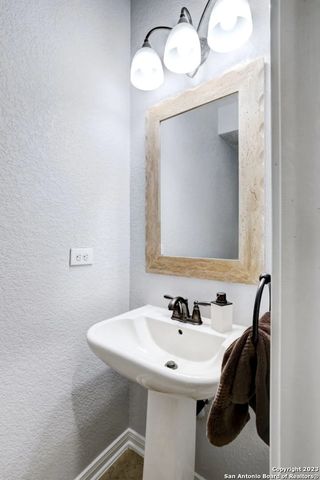 2911 Zurich, San Antonio, TX 78230