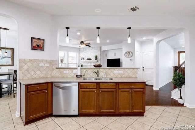 2911 Zurich, San Antonio, TX 78230