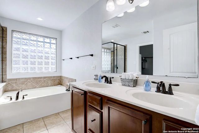 2911 Zurich, San Antonio, TX 78230