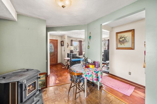 8 Myrtle St, Lynn, MA 01905