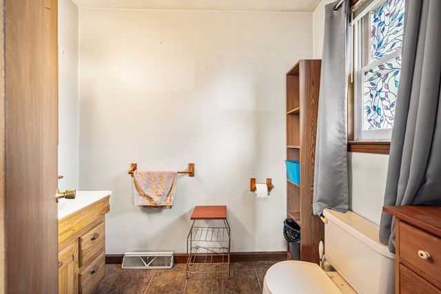 8 Myrtle St, Lynn, MA 01905