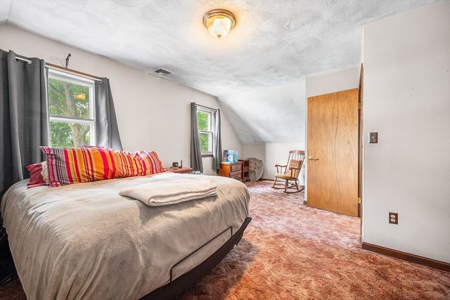 8 Myrtle St, Lynn, MA 01905