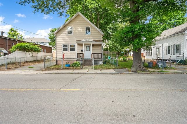8 Myrtle St, Lynn, MA 01905