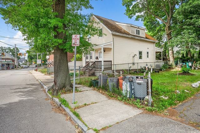 8 Myrtle St, Lynn, MA 01905