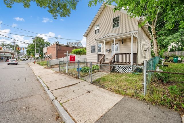 8 Myrtle St, Lynn, MA 01905