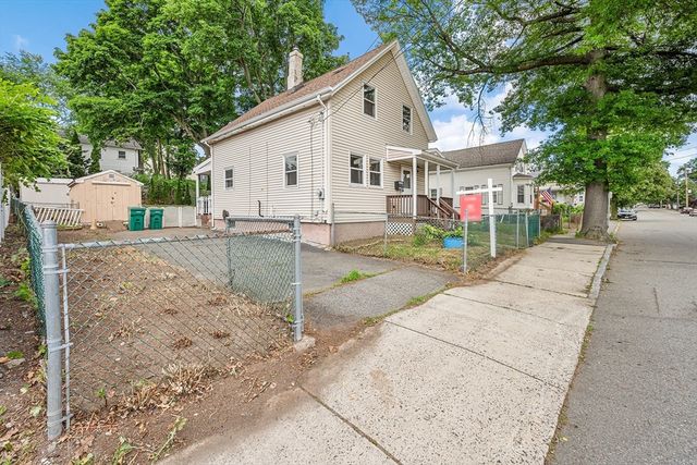 8 Myrtle St, Lynn, MA 01905