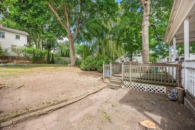 8 Myrtle St, Lynn, MA 01905