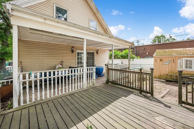 8 Myrtle St, Lynn, MA 01905