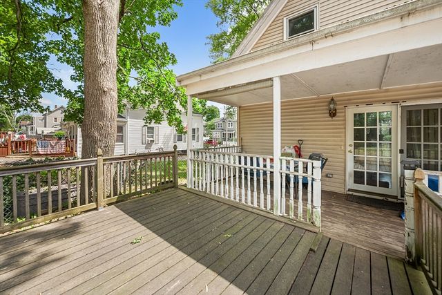 8 Myrtle St, Lynn, MA 01905