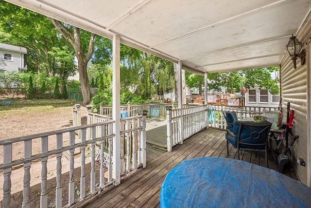 8 Myrtle St, Lynn, MA 01905