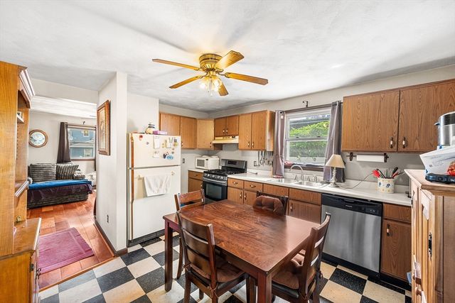 8 Myrtle St, Lynn, MA 01905