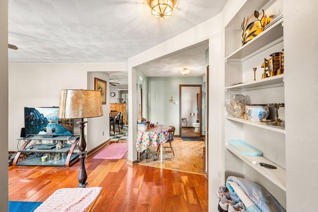 8 Myrtle St, Lynn, MA 01905