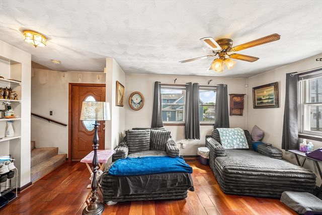 8 Myrtle St, Lynn, MA 01905